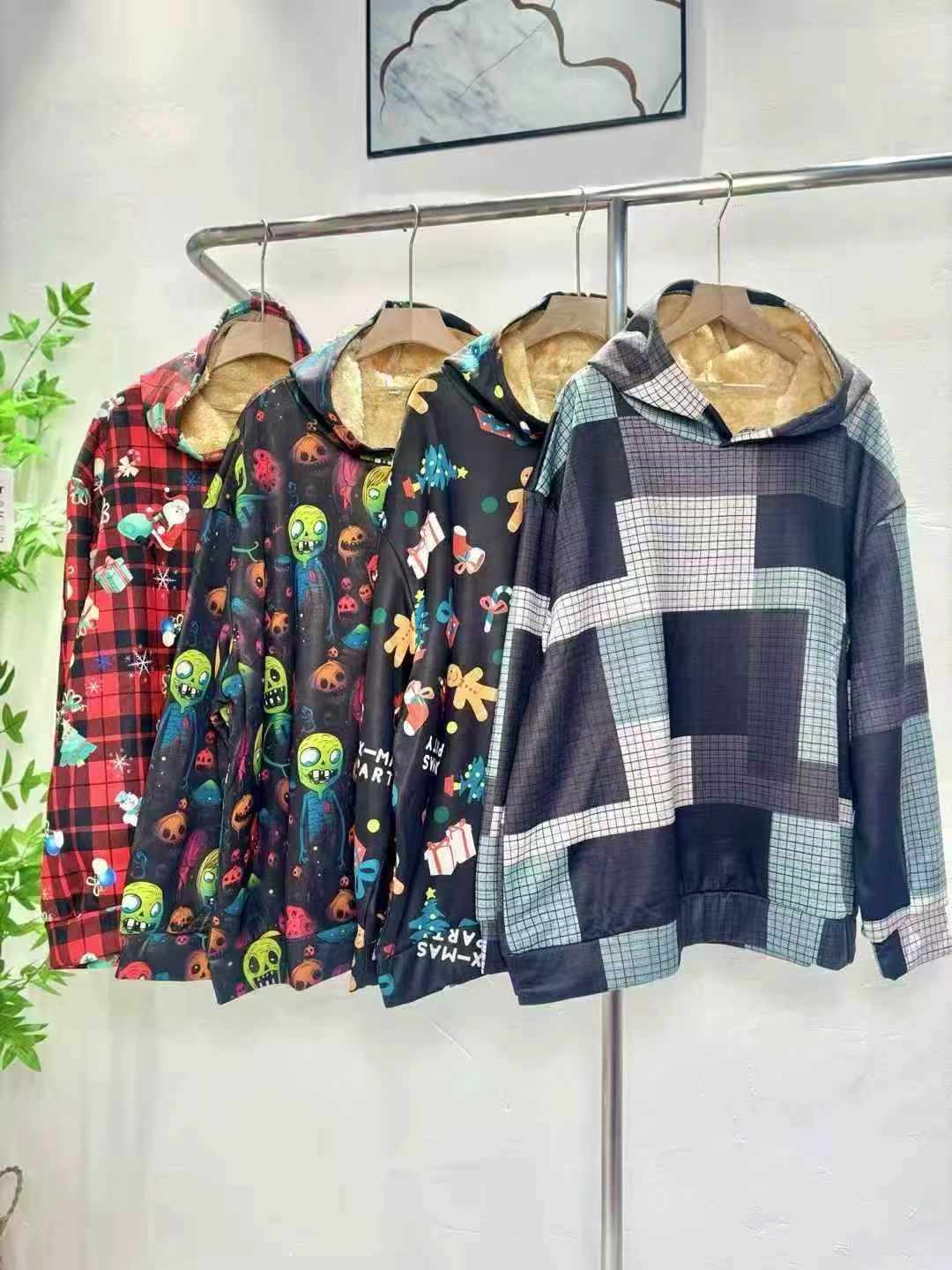 800 Pcs Hot Selling European & American Fashion Unisex Printed Sherpa Lined Loose Hoodies Bulk Chinese Clothing Stock Lots - Image 1