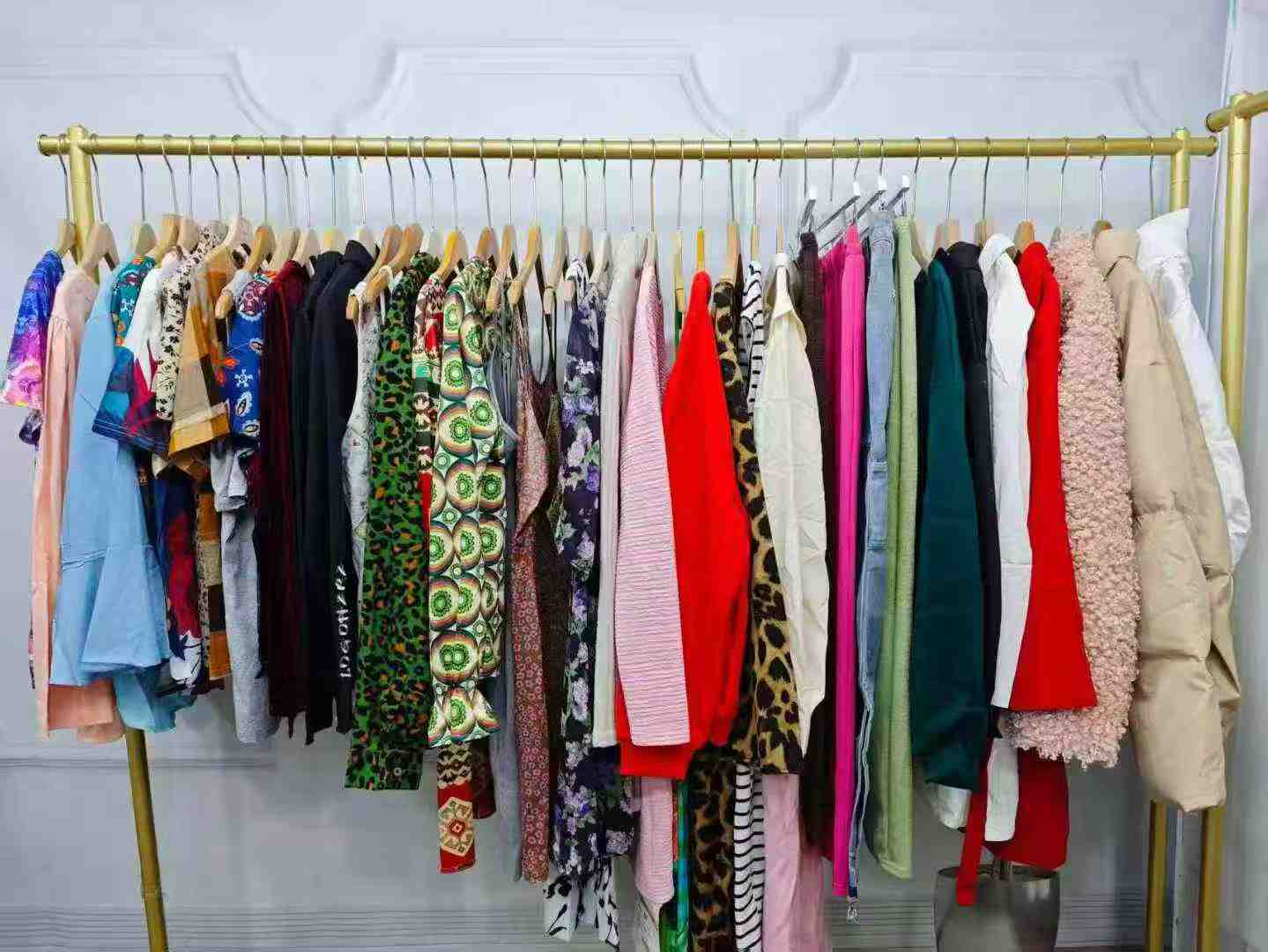 18000 Pcs Bulk Hot Selling Plus Size Women's Apparel - Chinese Clothing Stock Clearance Wholesale - Image 2