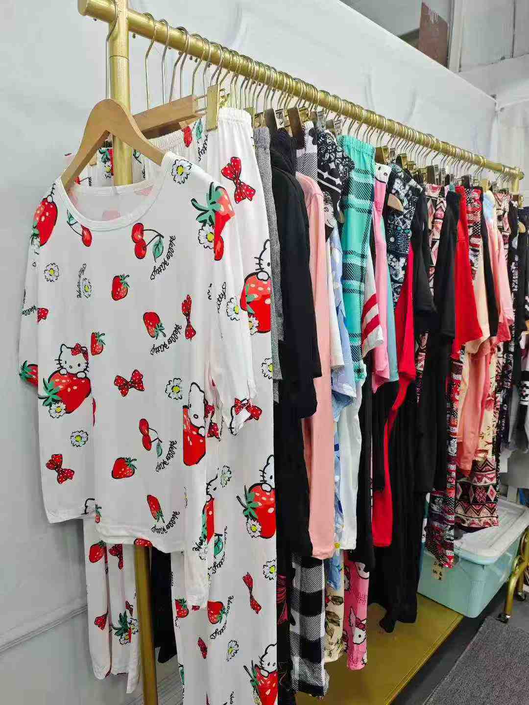 Clearance Bulk Wholesale Women's Loose Comfortable Loungewear Sets, Sizes XS to 4XL Chinese Clothing Stock Lots - Image 2