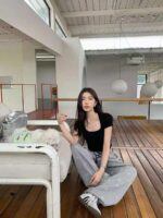 369 Pcs Hottie Hong Kong Style Cropped Solid Short Sleeve T-Shirts | Bulk Chinese Clothing Stock Wholesale - Image 5