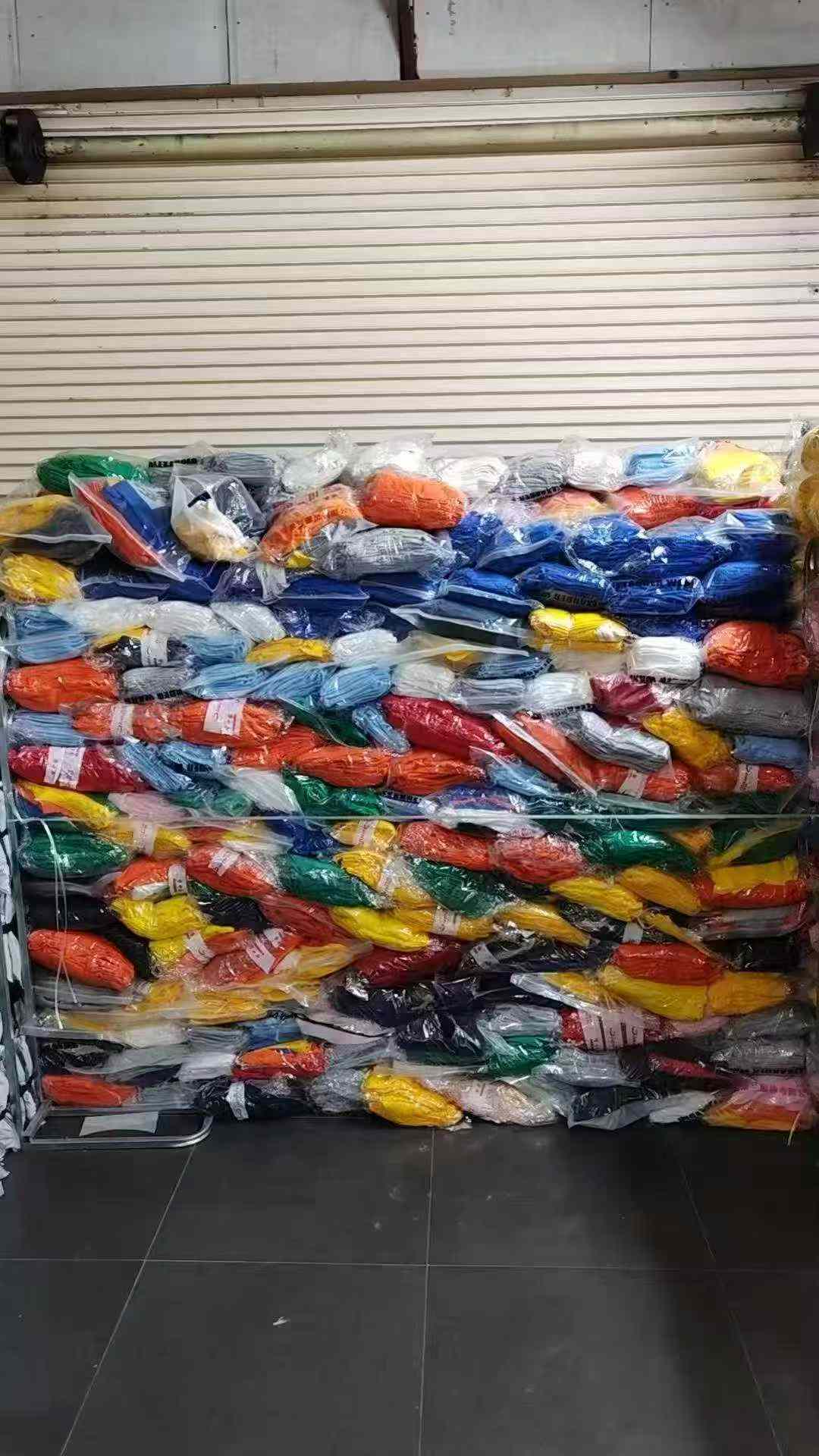 Bulk Kids' Cotton Fleece Hoodies & Crewnecks - 5600pcs Stock Lot - Solid Colors - Sizes 80-160cm - Excellent Quality - Image 2