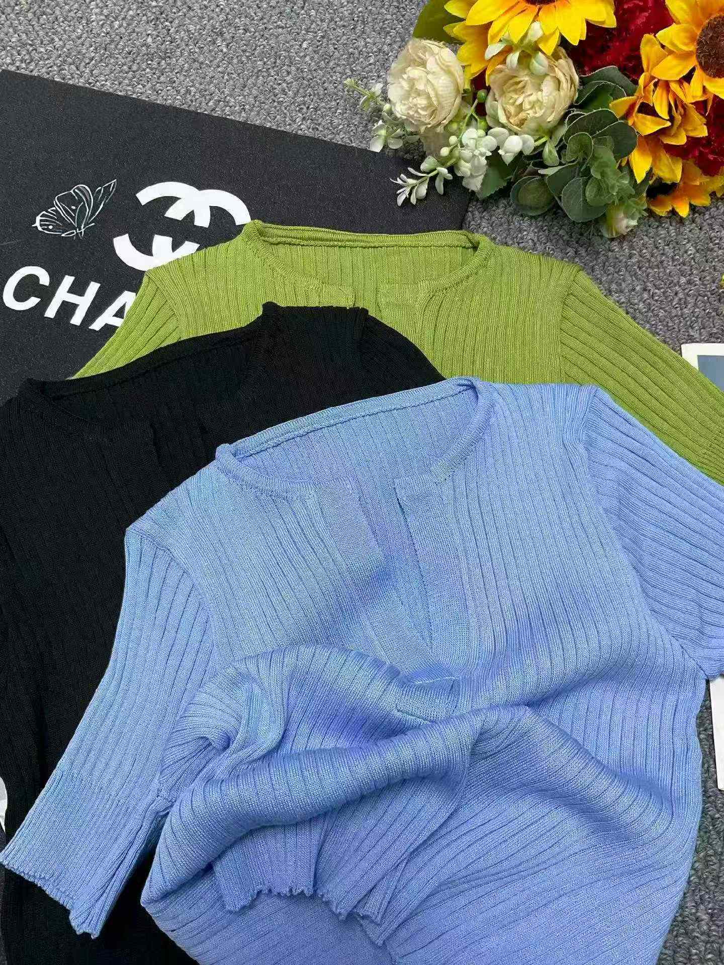 Wholesale Lot of 870 Summer Korean Style Elastic Slim Fit Half-Zip Knit T-Shirts - Clothing Stock Lots - Image 2