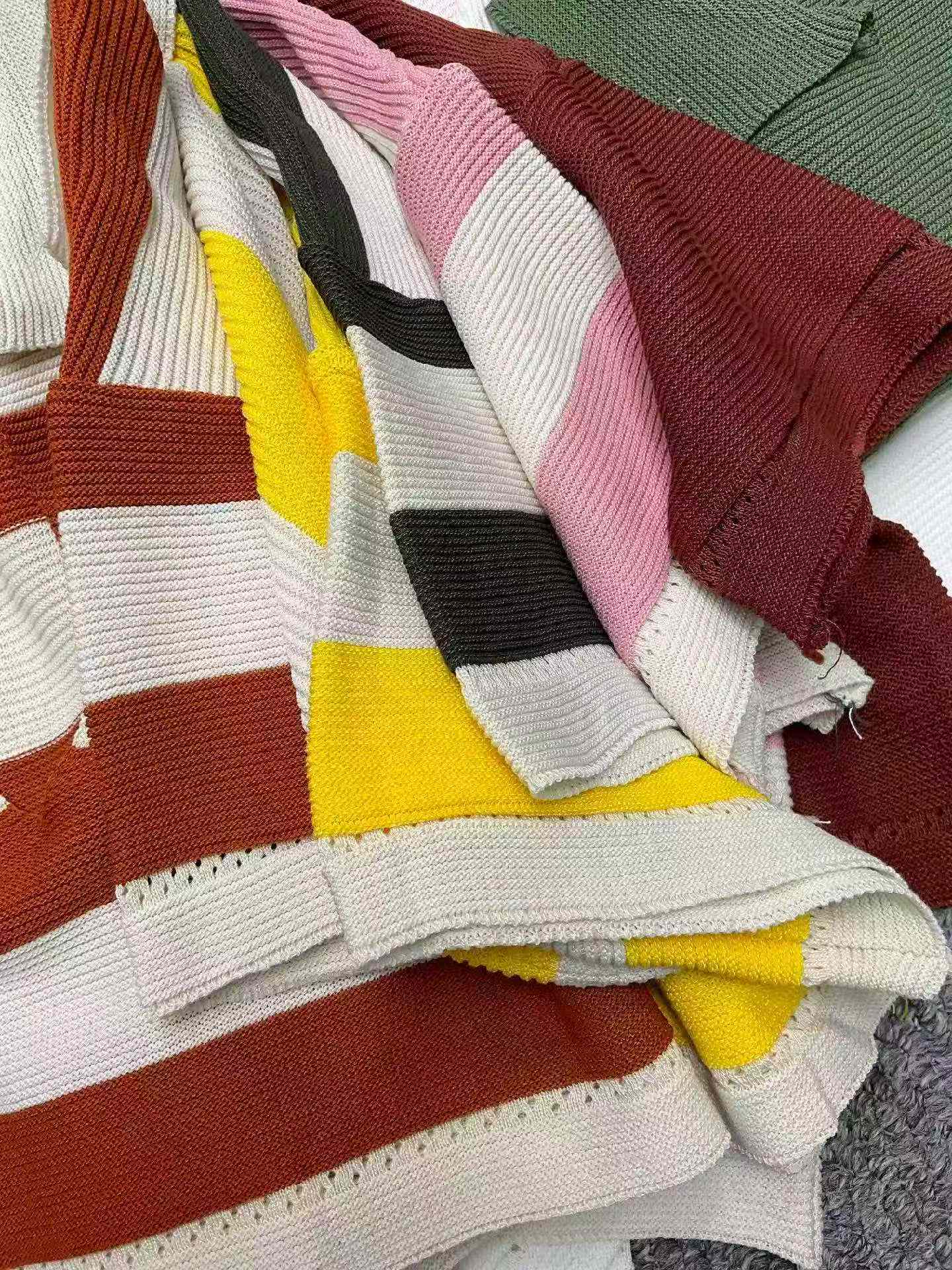 Wholesale Summer Short Sleeve Knit Tops - Korean Style, Loose Fit, 2560 Pcs Clothing Stock Lots - Image 2