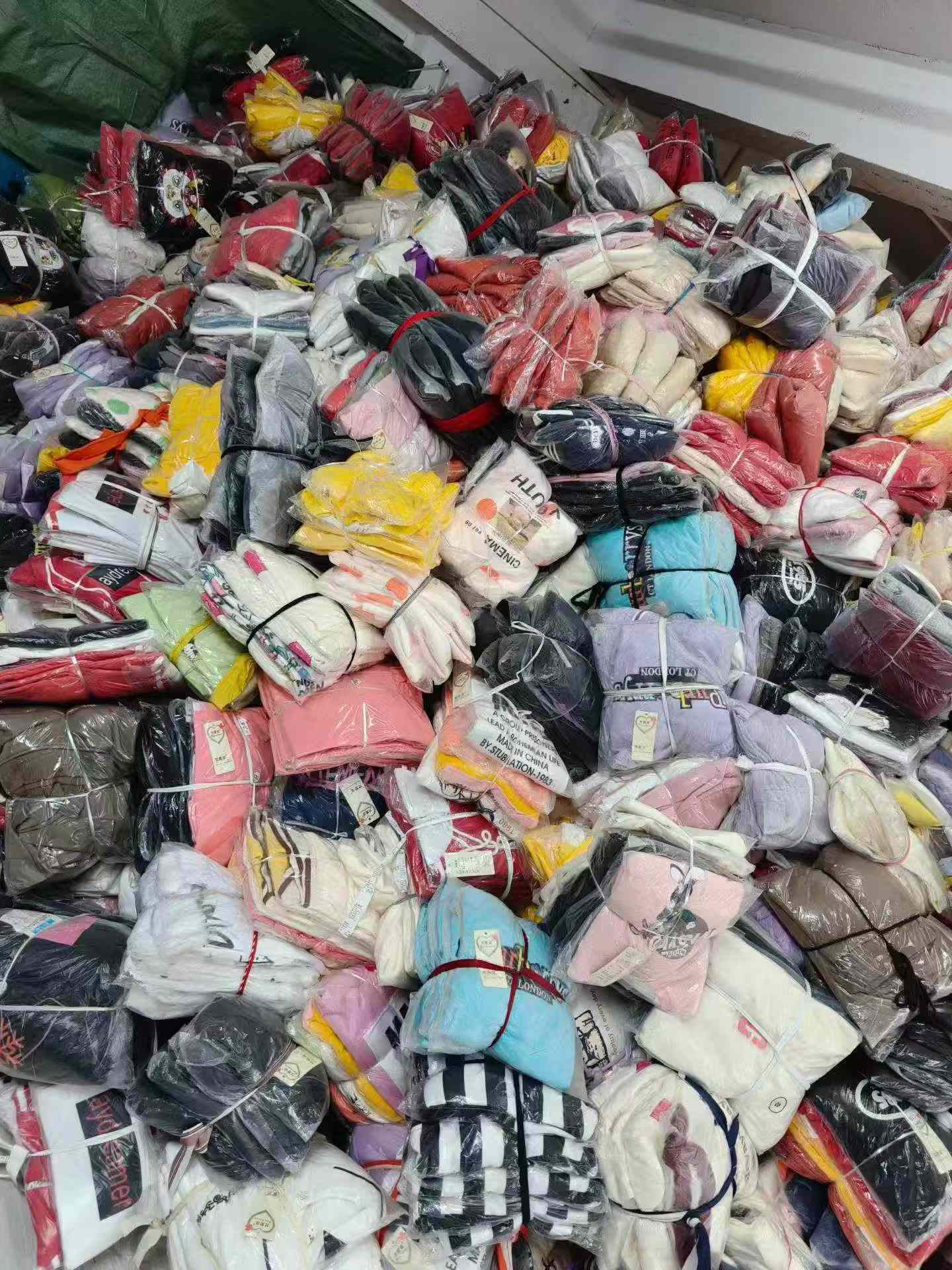 8000 Pcs Kids' Fleece-Lined Hoodies Stock Lots - Unisex, Sizes 100-160, New Styles, Individually Packed - Image 2