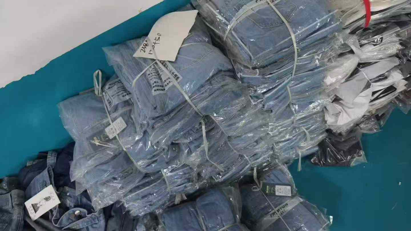 Wholesale Women's Jeans Stock Lot - 170 Pcs, Individually Packaged with Tags, Sizes S & M, Clearance Sale - Image 2