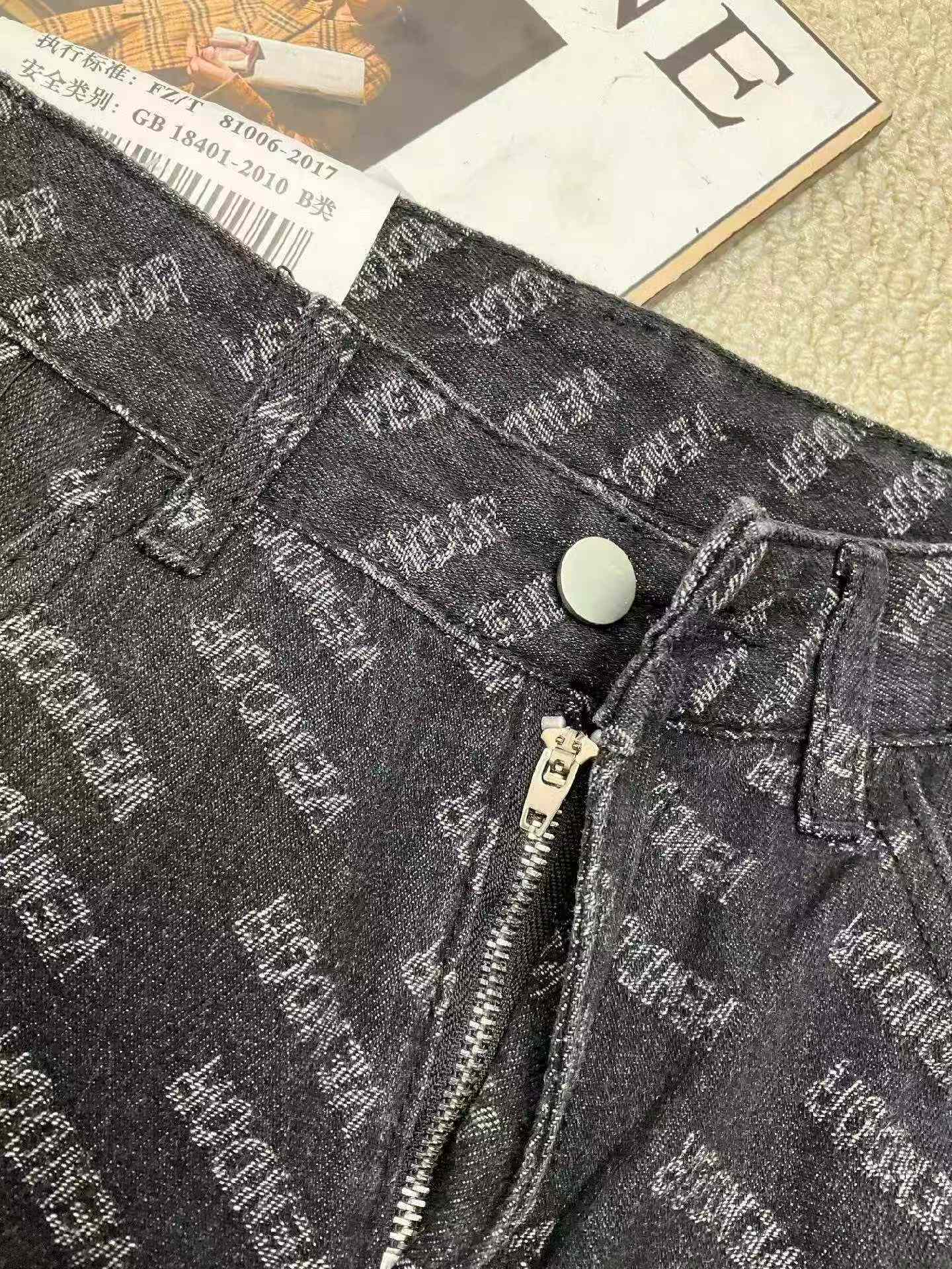 Wholesale Lot of 610 Pcs: Spring New American Style Loose Fit Letter Jacquard Straight Leg Denim Wide Leg Pants (S-XL), Independent Packing with Waist Card - Image 2