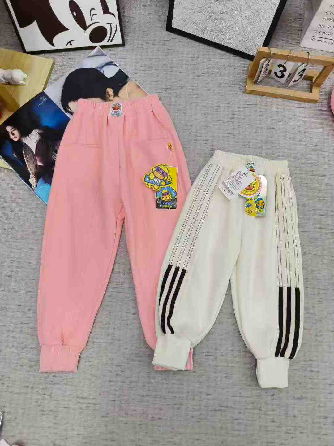 Wholesale Kids' Pants Stock Lot - 2000pcs Yellow Duck Brand, Fleece & Non-Fleece, Sizes 90-150, Independent Packing with Tags - Image 1