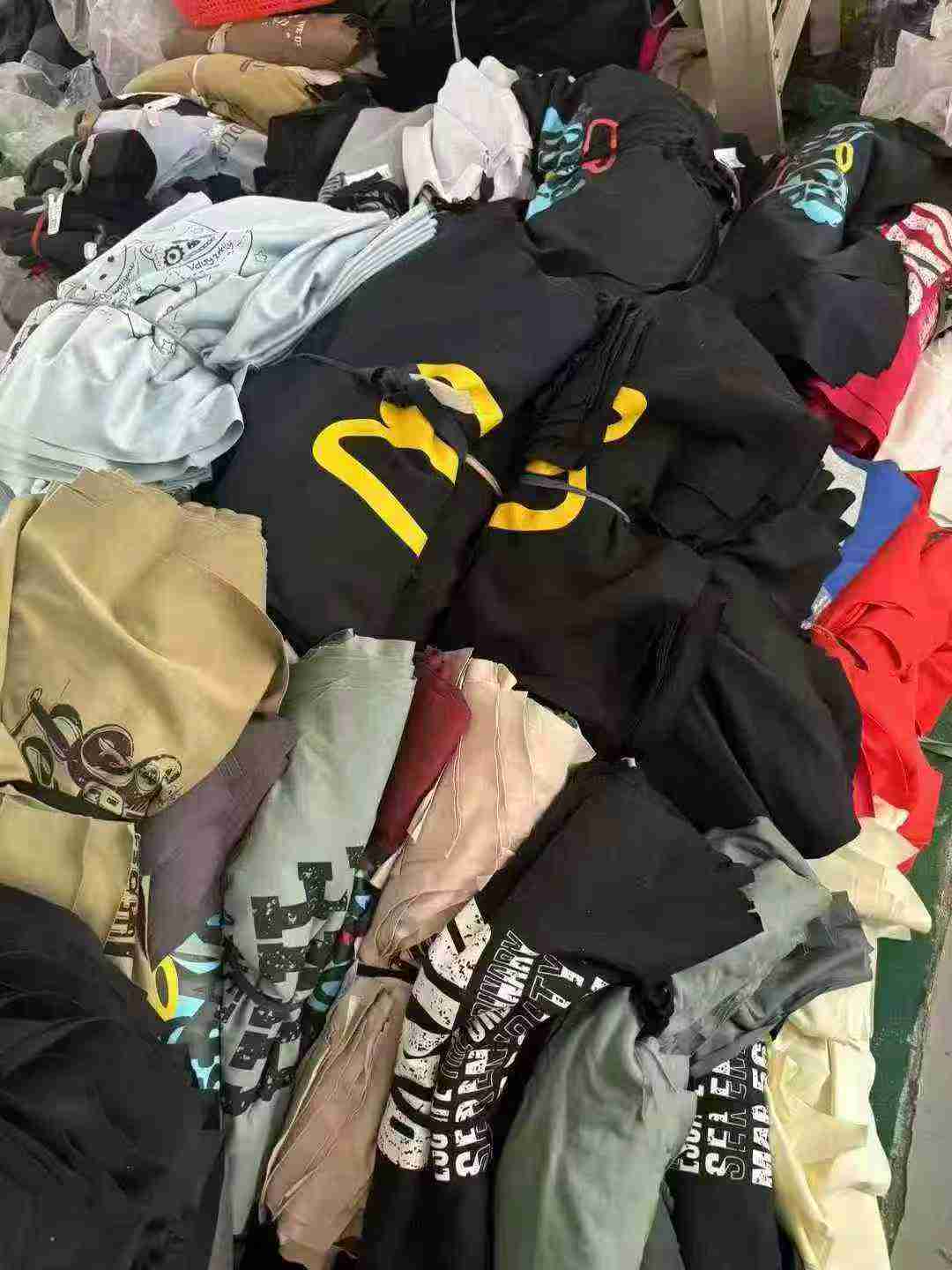 5000 Pcs Heavyweight Unisex Oversized Short Sleeve T-Shirts, Assorted Prints Clothing Stock Lot - Image 2