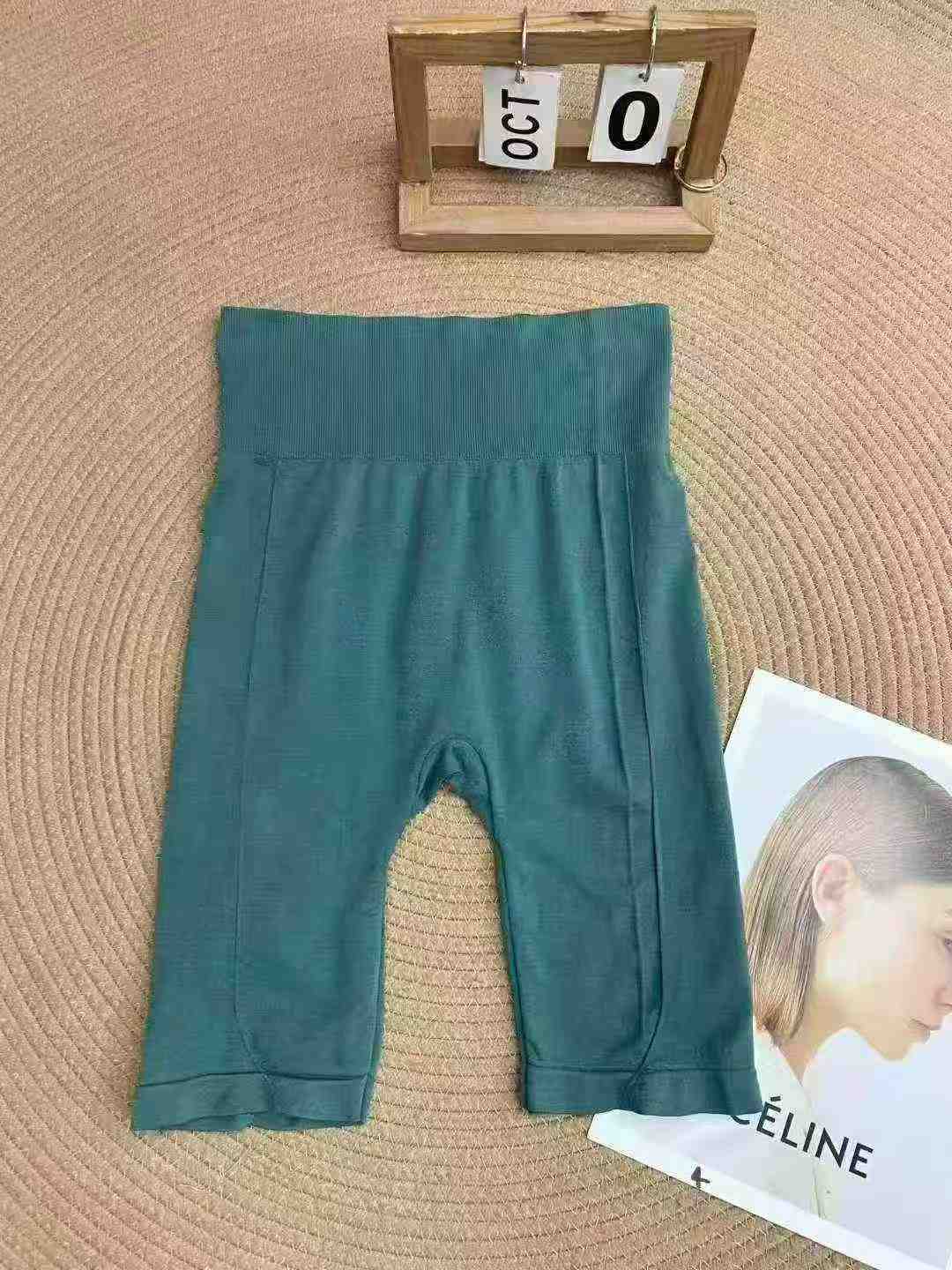 645 Pcs High Waist Hip Lifting Fitness Yoga Sports Shorts Wholesale Stock Lot - Image 1