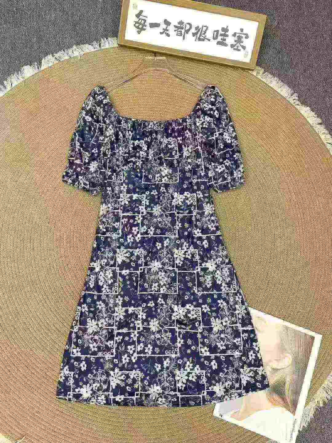 99 Pieces Casual Floral Dresses - Wholesale Clearance Stock Lot - Image 1