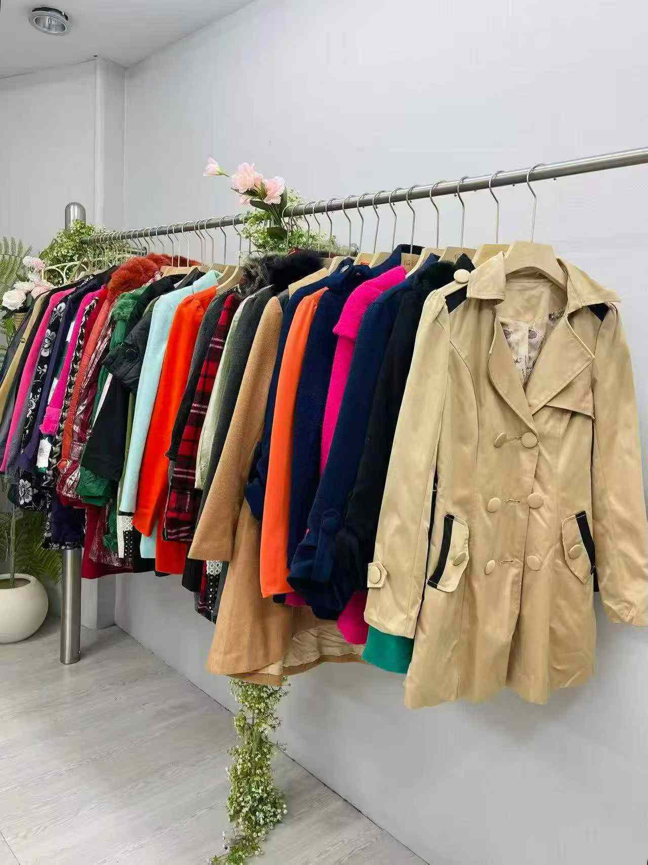 585 Pieces Autumn & Winter Outerwear Coats Clearance Stock With Individual Packaging - Image 1