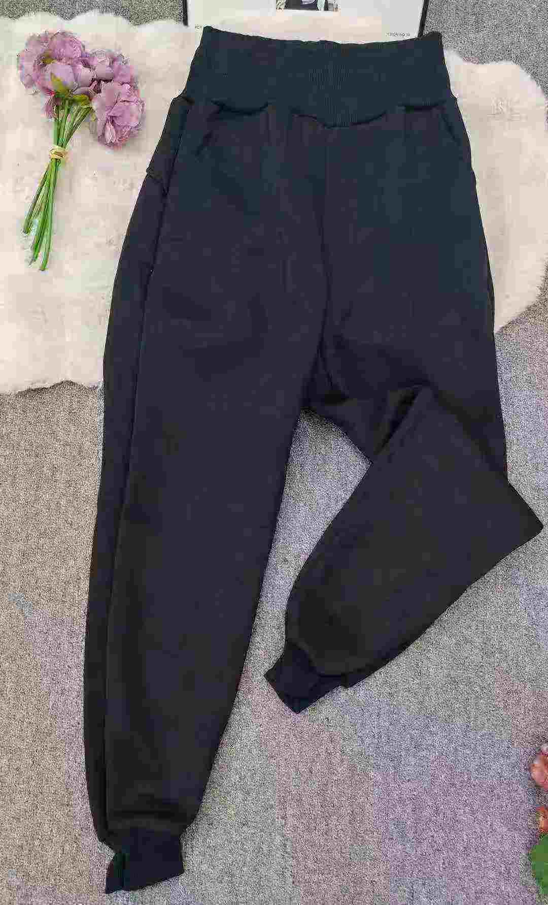 106 Pcs Women's Ribbed Sherpa Fleece Sweatpants Bulk Clearance Stock Wholesale - Image 1