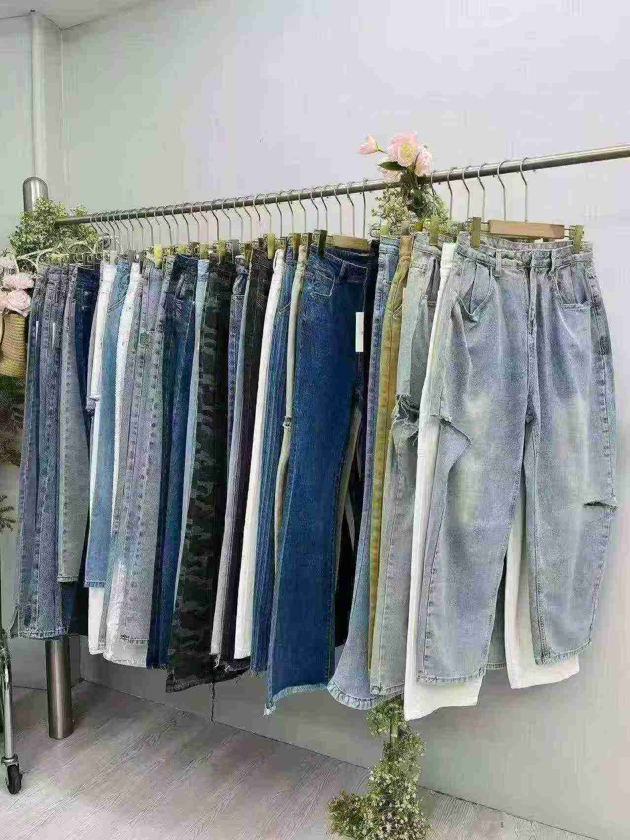 Assorted Jeans Collection, 2861 Pieces Total, Sizes XS-S-M-L-XL, Individually Packed, Bulk Clearance Price 8.2 CNY - Image 2