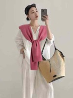 Summer New High-end Minimalist Solid Versatile Knit Small Shawl, 660 Pieces Bulk Wholesale Stock - Image 4
