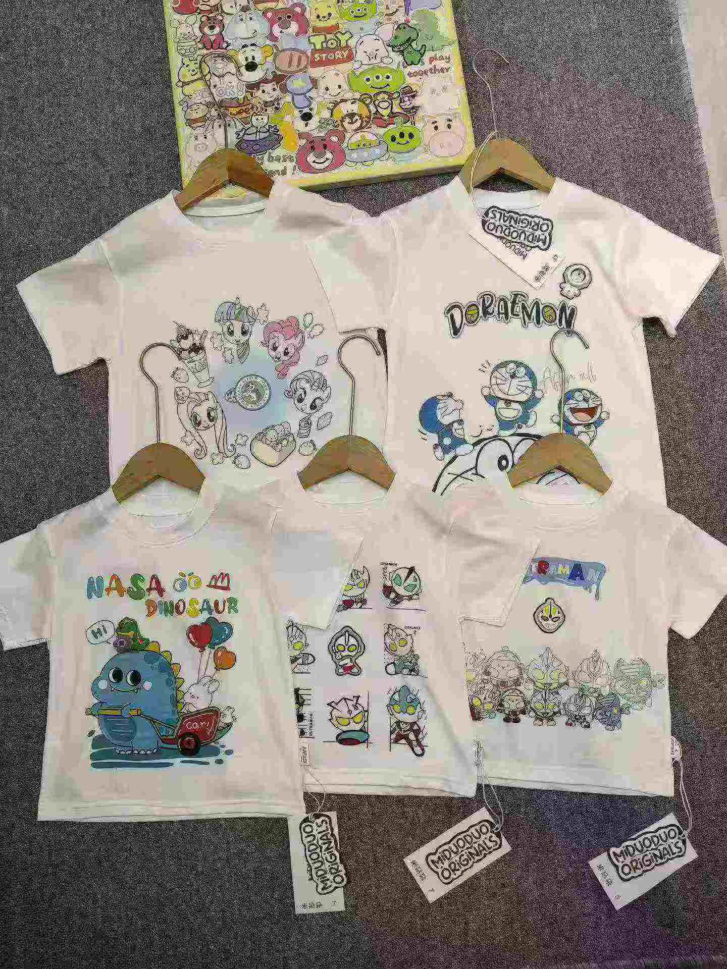 342 Pieces Miduo Brand High Quality Kids 100% Cotton Crew Neck T-Shirts Stock Lot, Complete Sizes With Hangtags - Image 1