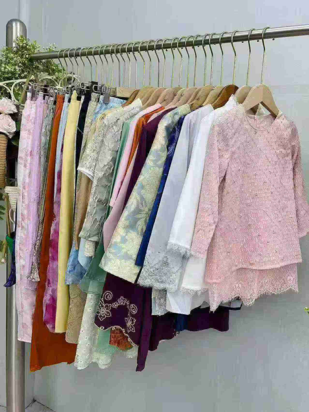 178 Pieces Mixed Kid's Tops, Dresses & Half Skirts Clearance Chinese Clothing Stock Wholesale Export - Image 1