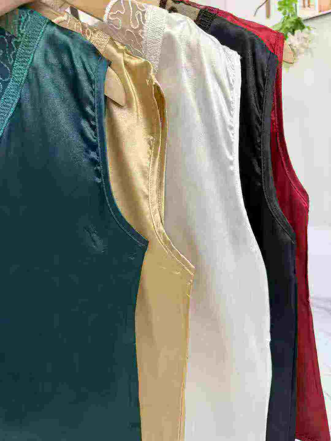 Summer Fashion Lace Spliced V-neck Sexy Women Cami Tanks, Total 712 Pieces, Bulk Wholesale Stock For Export - Image 2