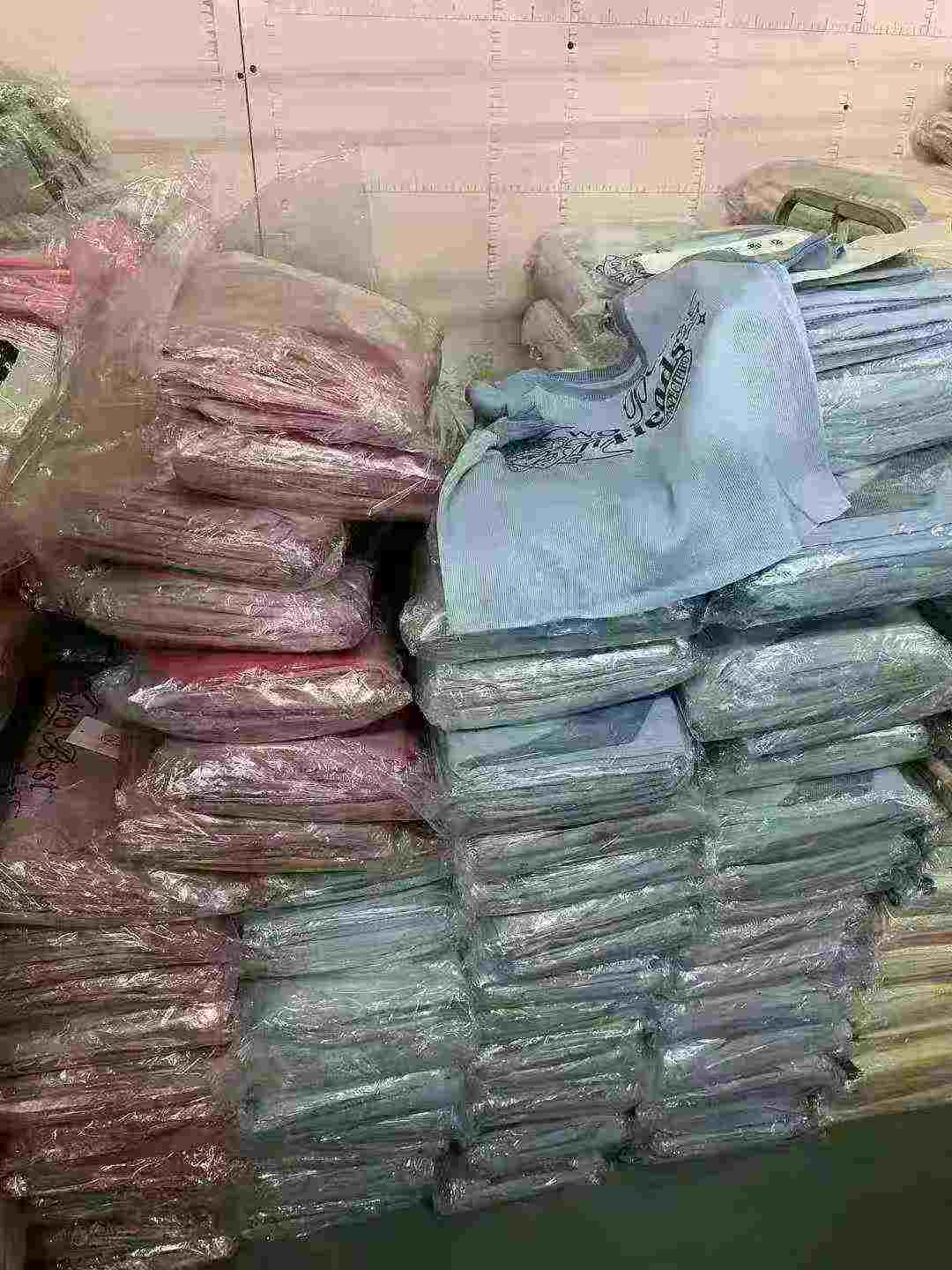 Clearance Stock: About 660 Pieces Women's Cropped Knit Short Sleeve Tops - Image 2