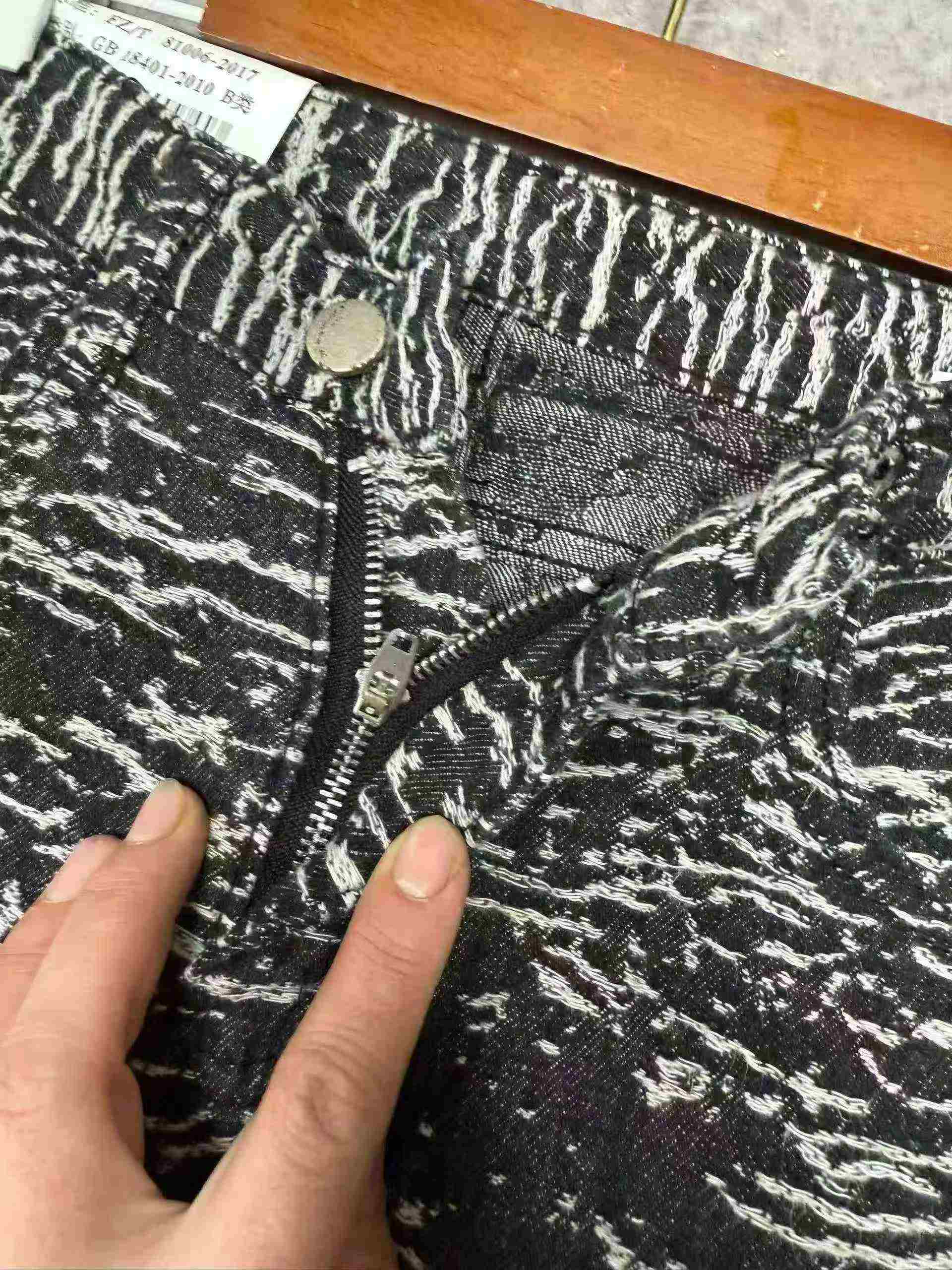 Artistic Jacquard High Waist Wide Leg Water Ripple Jeans, Loose Fit, 2 Colors, S-2XL, Around 480 Pieces - Image 2