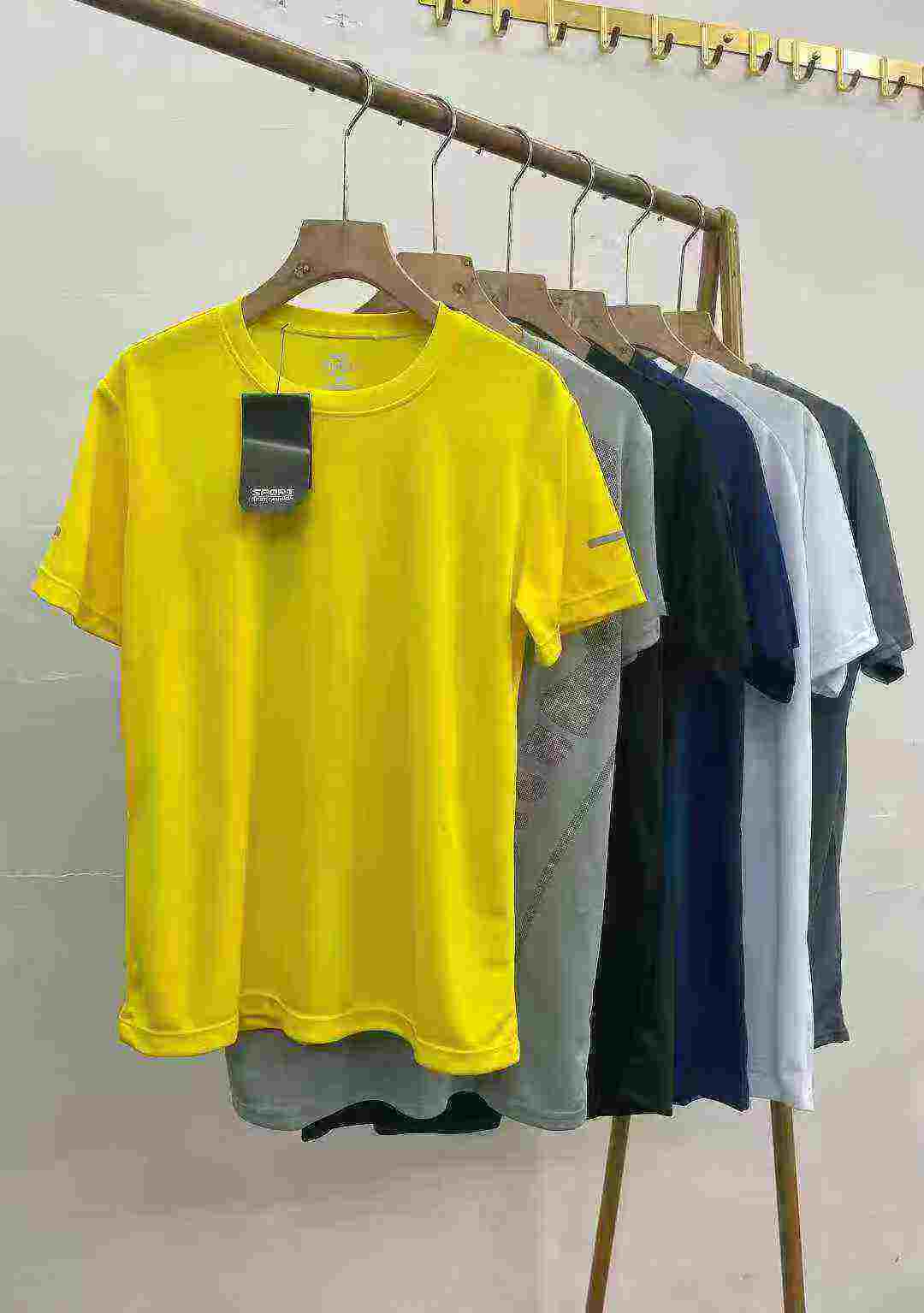 385 Pcs Breathable Quick Dry Sport Fitness Casual Short Sleeve T-Shirts Stock Clearance - Image 1