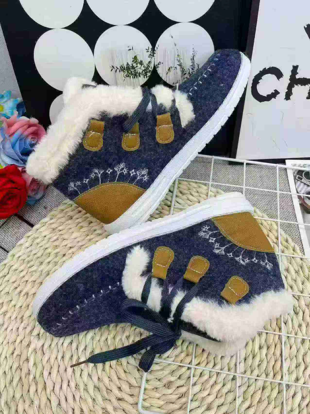 Clearance Stock 298 Pairs Casual Shoes Bulk Wholesale Export 6.6 CNY Per Pair - Image 1