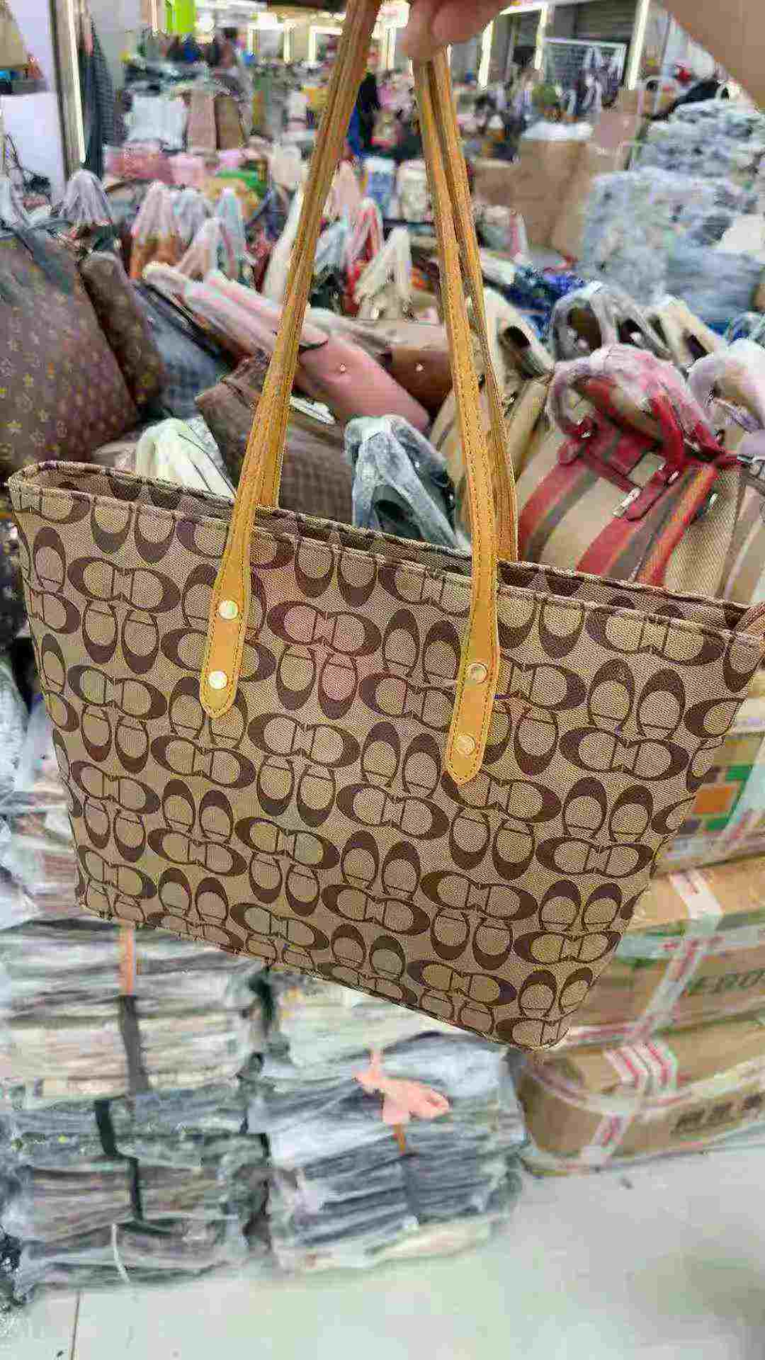 Assorted Mixed Design Tote Bags | 100 Pieces Minimum Order | 17.5 CNY Per Piece Stock Lot - Image 1