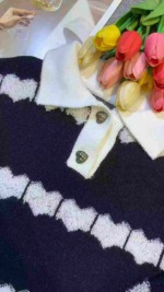 Bulk Clearance 13.5 CNY Each: Approx 210 Pcs Korean Style V-neck Heart Button Striped Knit Sweater - Image 8