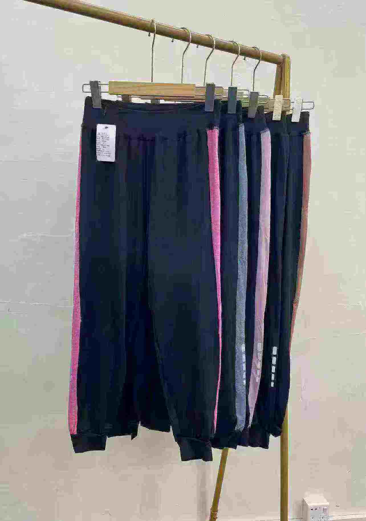 756 Pieces Color Block Breathable Quick Dry High Elasticity Sports Yoga Pants Full Clearance Wholesale - Image 1