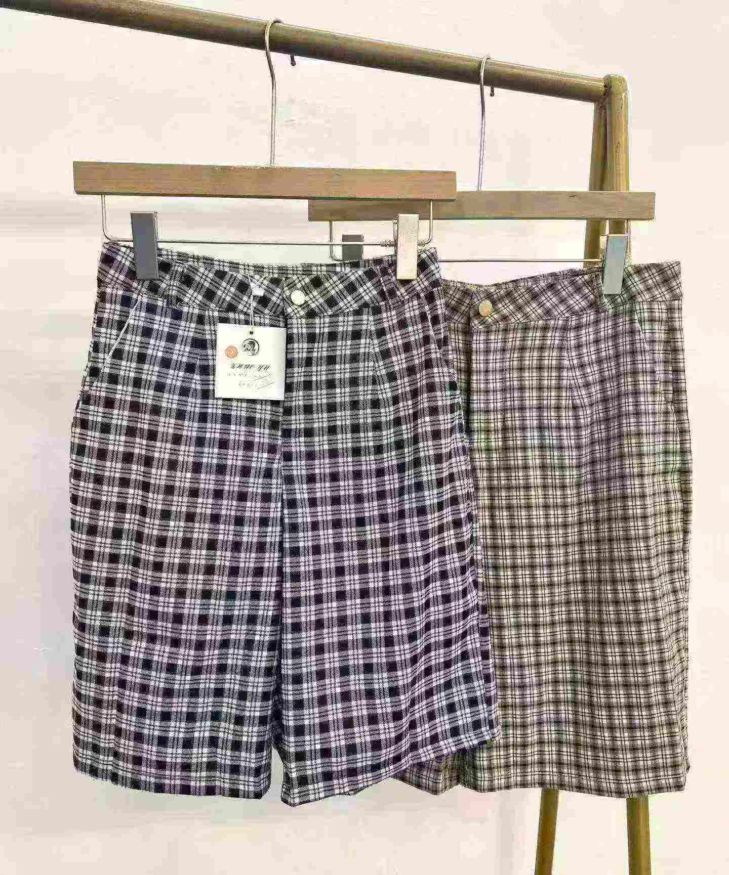 Plaid Casual Knee Length Shorts, 271 Pieces Wholesale Stock Lot - Image 1