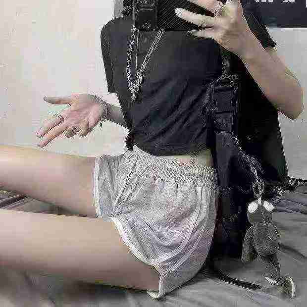 1060 Pcs American Vintage Gray Cotton Women's Loose Casual Shorts For Workout Loungewear Stock Wholesale - Image 1