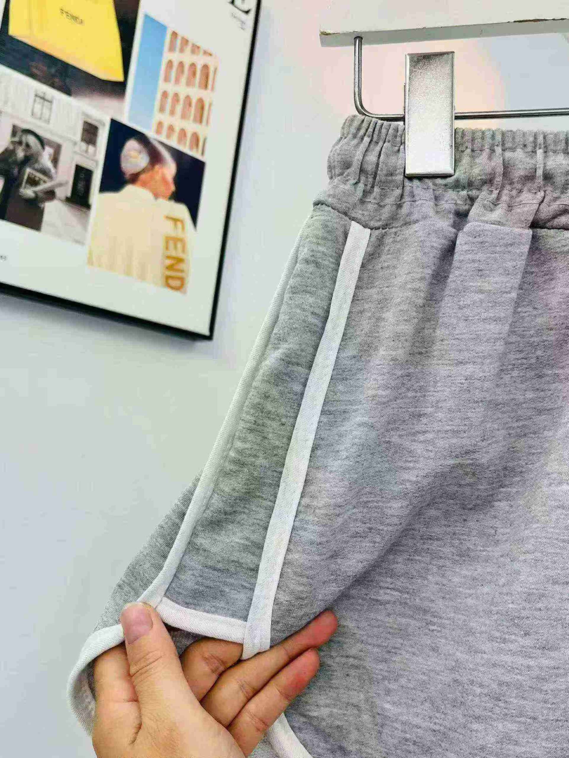 1060 Pcs American Vintage Gray Cotton Women's Loose Casual Shorts For Workout Loungewear Stock Wholesale - Image 2