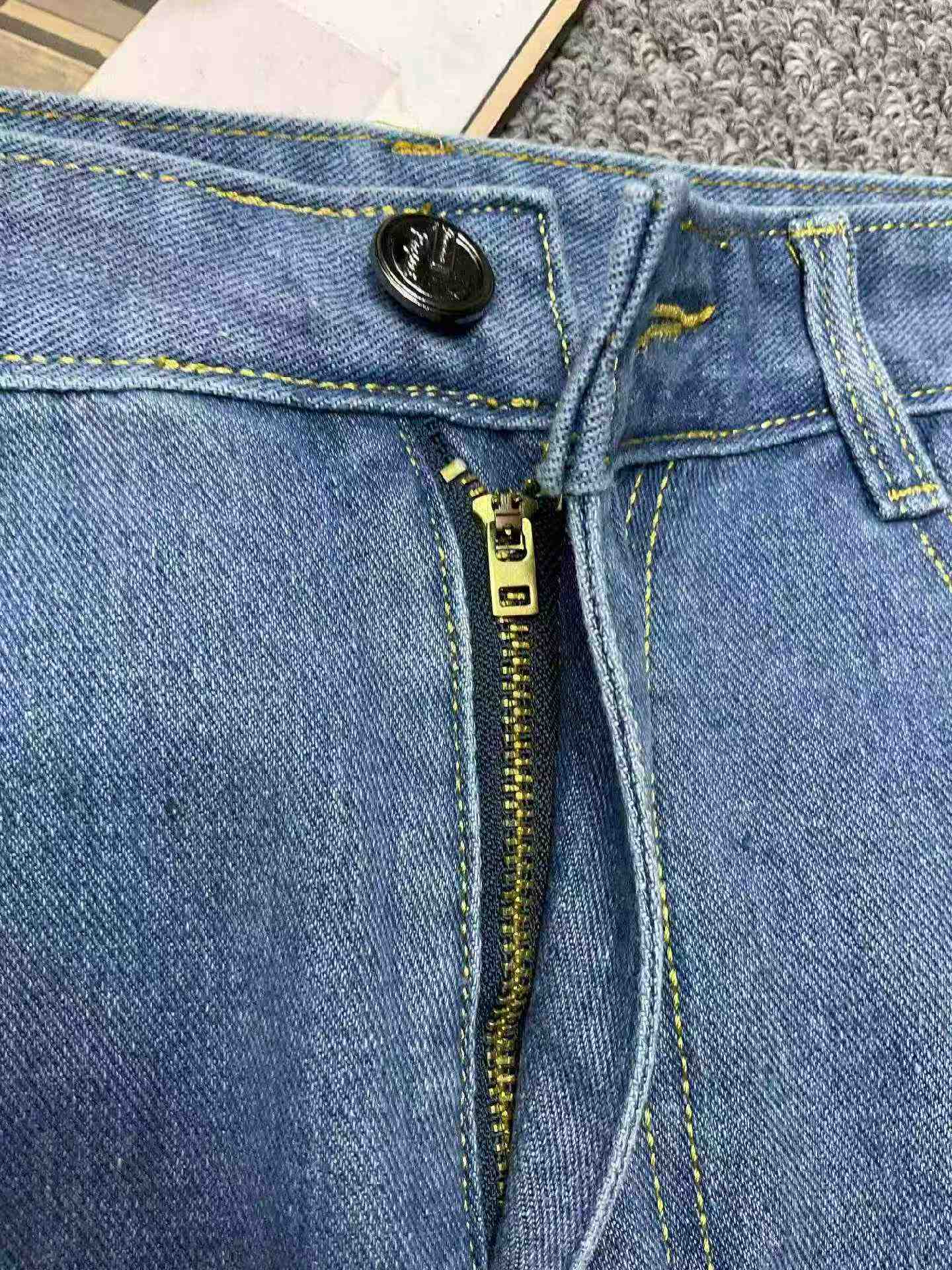 285 Pcs Spring Summer New Retro Distressed Men's Washed Cotton Loose Jeans S-2XL, Individual Packing With Hang Tag & Waist Card - Image 2