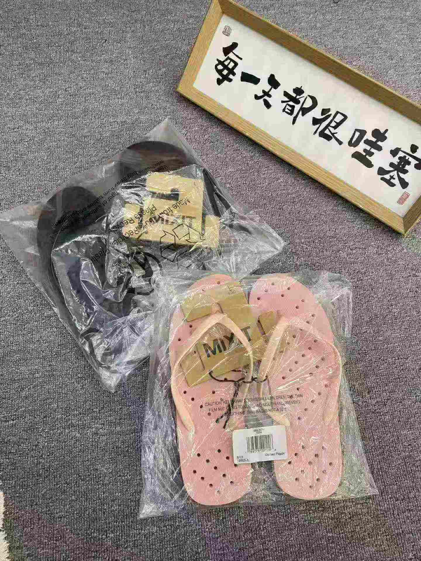 Branded Flip Flops Slippers 11400 Pairs Bulk Clearance Wholesale - Image 2