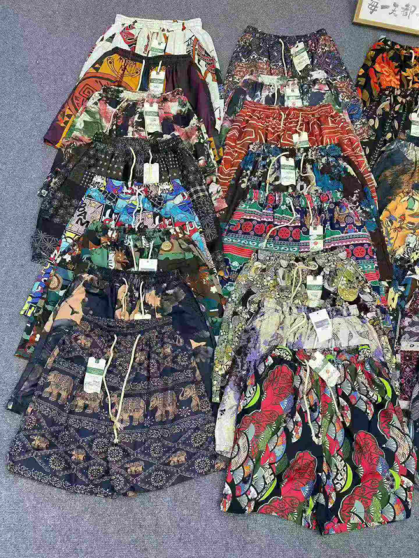 Men's 5-inch Drawstring Beach Shorts, 7887 Pieces Total, Wholesale Chinese Stock Lot Clothing For Export - Image 1