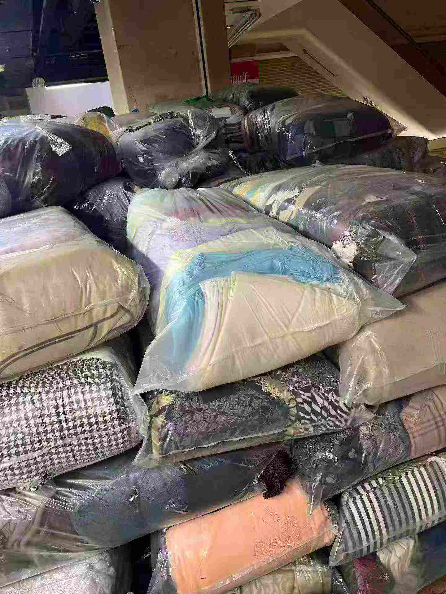 21000 Pieces New Unisex Assorted Scarves & Shawls Bulk Clearance Wholesale Export - Image 2