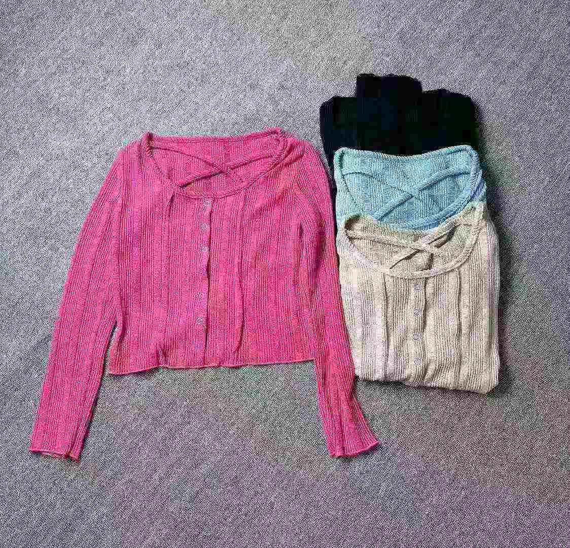 French Unique Sweet & Spicy Cropped Long Sleeve Knit Tops, 4 Colors One Size, 900 Pcs Bulk Stock Wholesale Export - Image 2