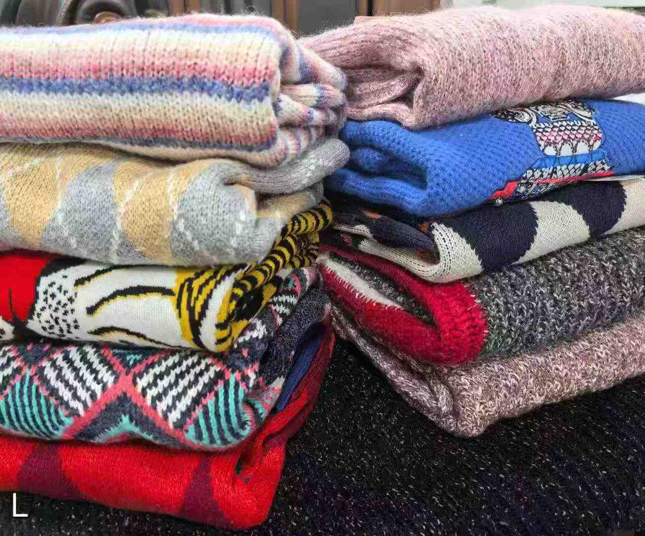 Bulk Wholesale Women's Washed Thick Sweaters | Chinese Clothing Stock Lots Full Clearance, 3.3 CNY Per Piece - Image 1