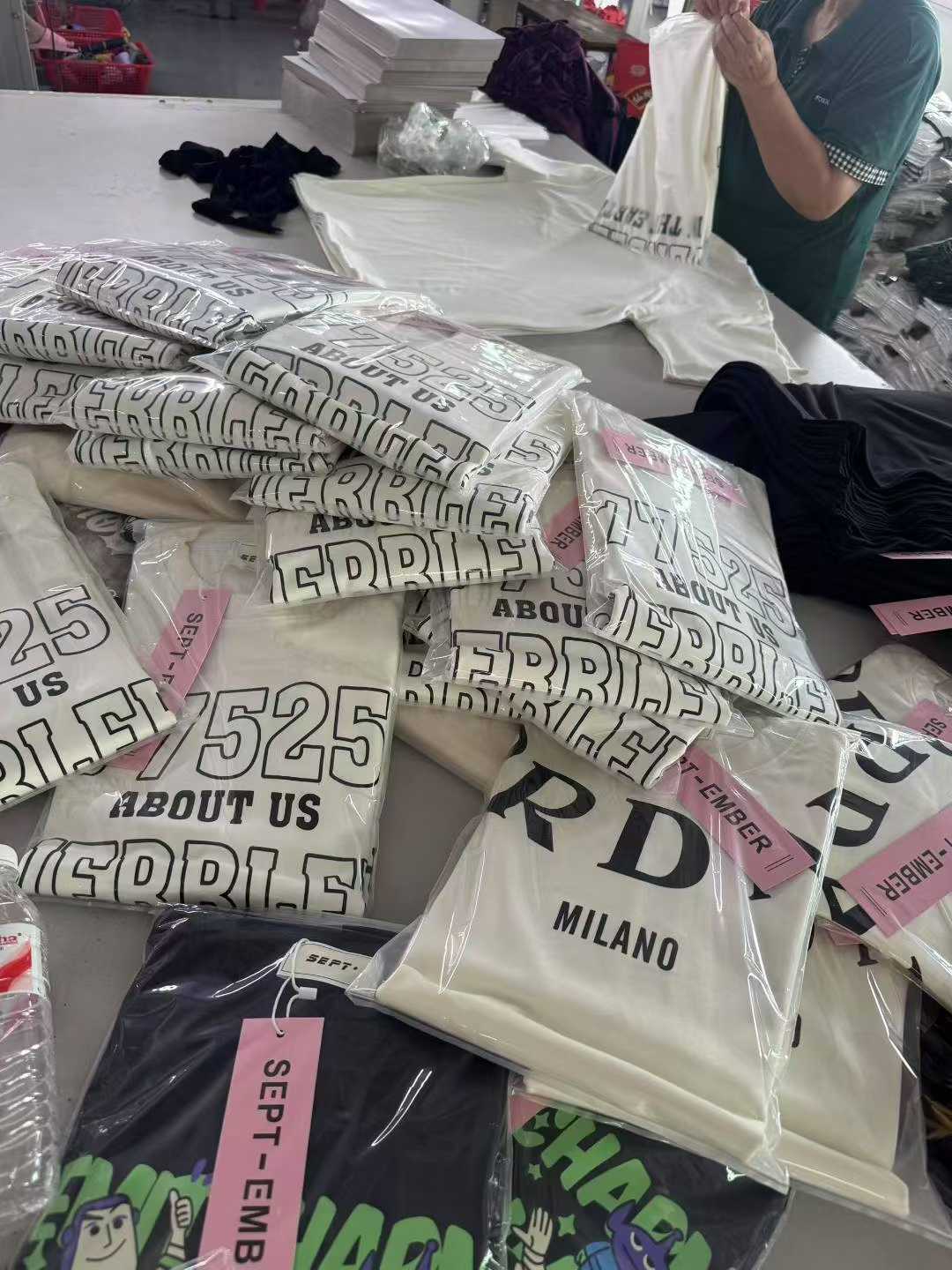 300g Heavy Weight Oversized Trendy T-Shirts Bulk Clearance | Chinese Clothing Stock Lots - Image 1