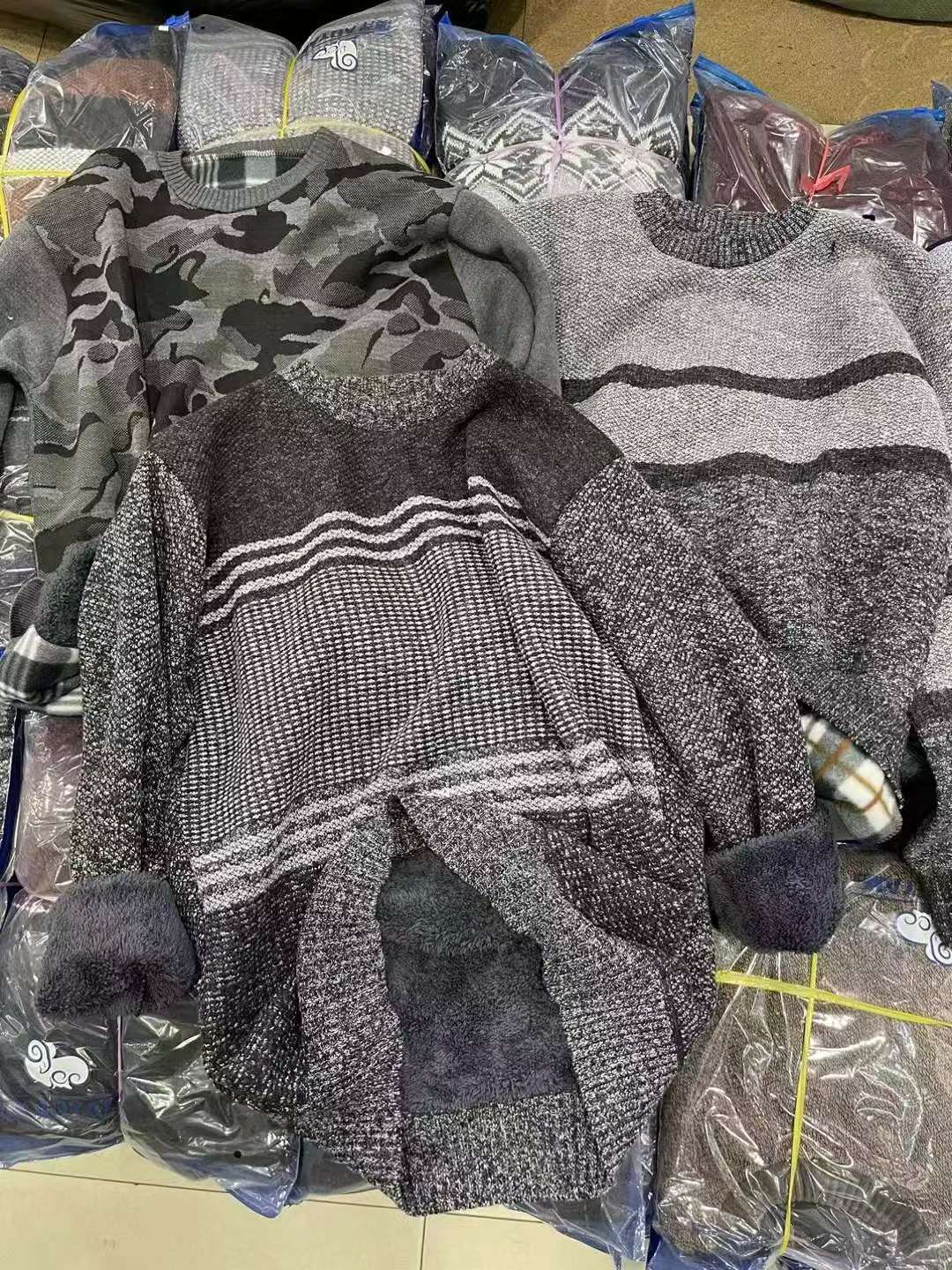 Factory Clearance Men's Fleece Lined Sweaters | One Size | Assorted Patterns | Individual Packaging | Bulk Clearance Price 15.3 CNY - Image 1