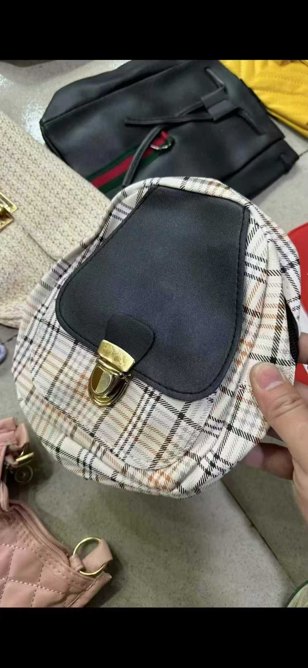 Clearance 50000 Pcs Assorted Women's Bags Stock Lot For Bulk Wholesale Export - Image 1