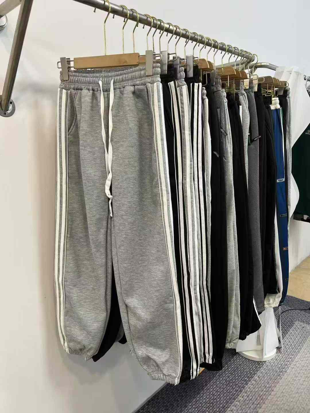 Autumn & Winter Unisex Sweatpants 4800PCS Bulk Wholesale - Chinese Clothing Stock Lots - Image 1