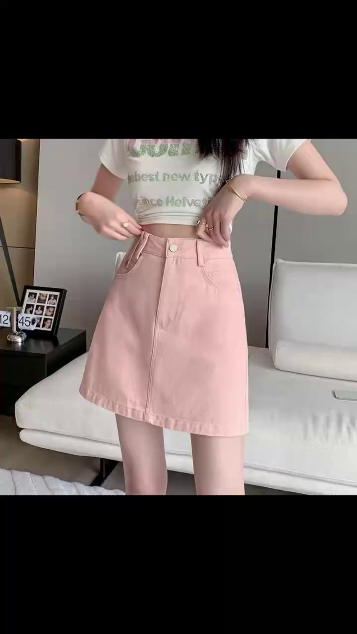 Around 1200 Pcs High Quality Mixed Women's Denim Shorts & Skirts Physical Store Overstock - Image 1