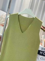 About 200 Pcs 2026 Summer New French Premium Avocado Green Knit Sleeveless Midi Tank Dress Stock Wholesale - Image 2