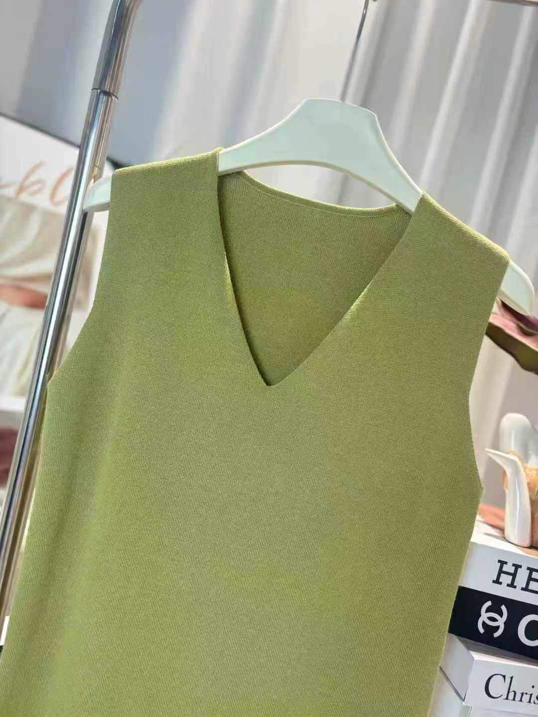 About 200 Pcs 2026 Summer New French Premium Avocado Green Knit Sleeveless Midi Tank Dress Stock Wholesale - Image 2