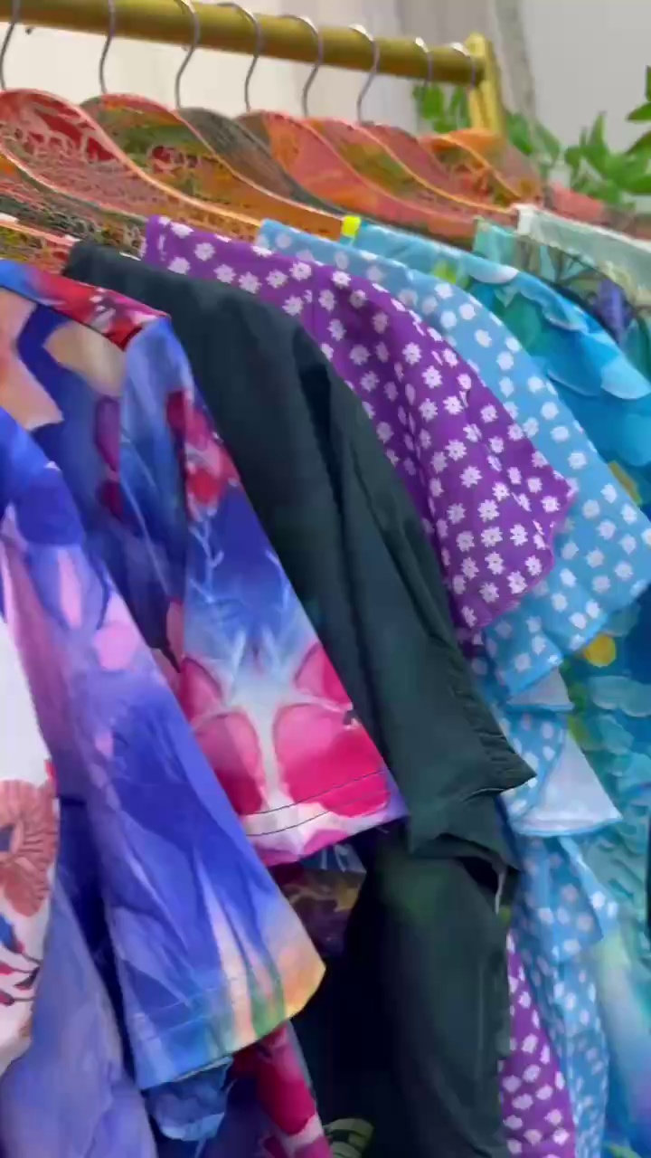 All Clearing Bulk Assorted Printed Women's Short Sleeve T-Shirts Chinese Clothing Stock Lots Wholesale - Image 1