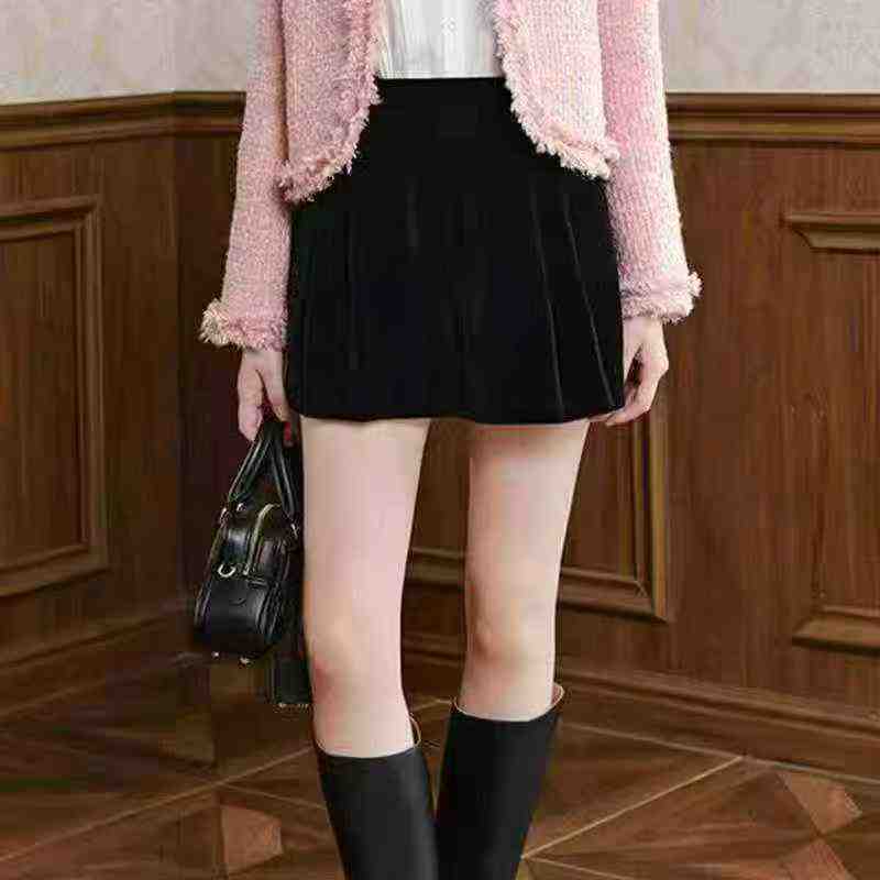 Clearance Stock: 220 Pcs Chic Premium Green Apple Velvet A-Line Shorts Sizes M-4XL For Wholesale - Image 1