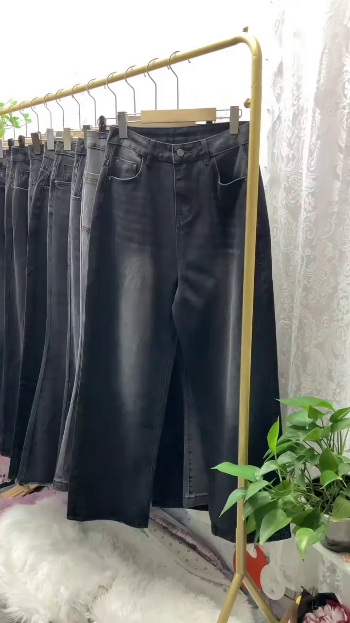 Approximately 2000 Pieces Black Trendy Jeans Full Sizes Bulk Clearance Wholesale Stock - Image 1