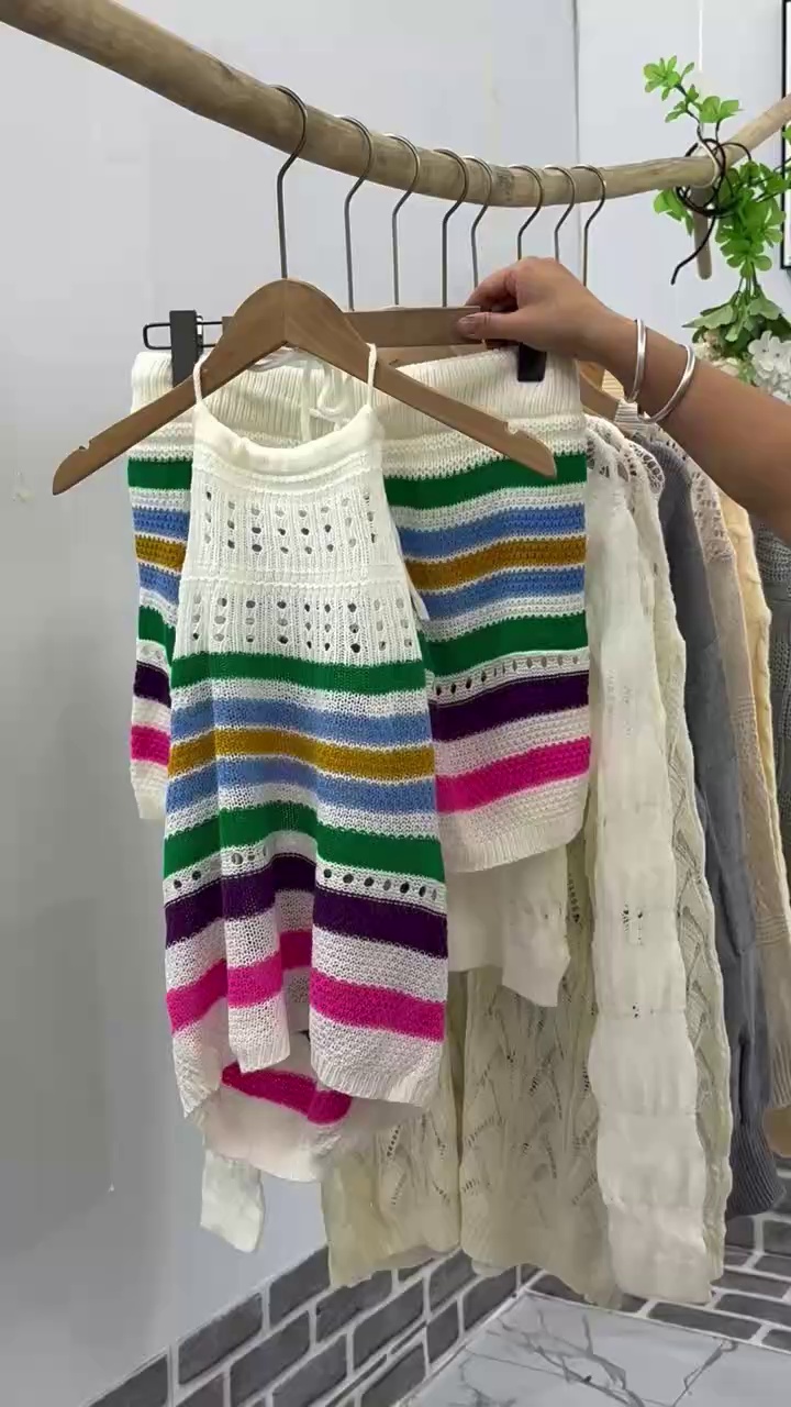 Approx 238 Pieces Bulk Clearance Sweaters, Sizes S-XL, Individual Packing - Image 1