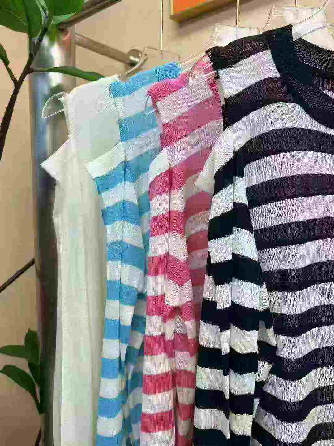 Clearance 6.6 CNY Sweet Off-shoulder Loose Striped Knit Tops For Bulk Wholesale Export - Image 1