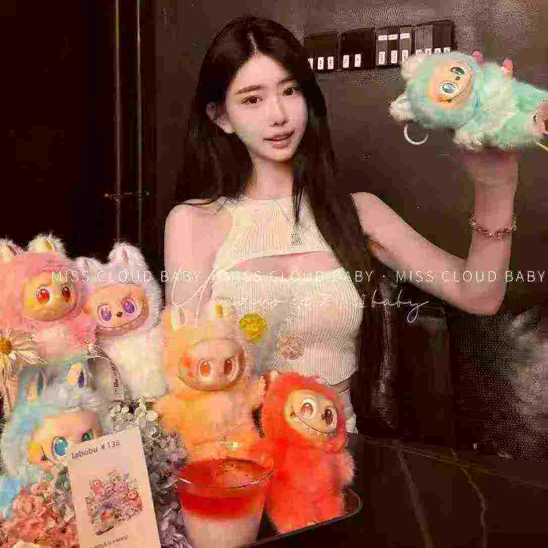 Sexy Hollow Out Vertical Texture Slim Fit Sleeveless Cropped Tank Top Bulk Clearance Wholesale - Image 1